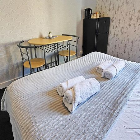 Spacious Room Londres Extérieur photo