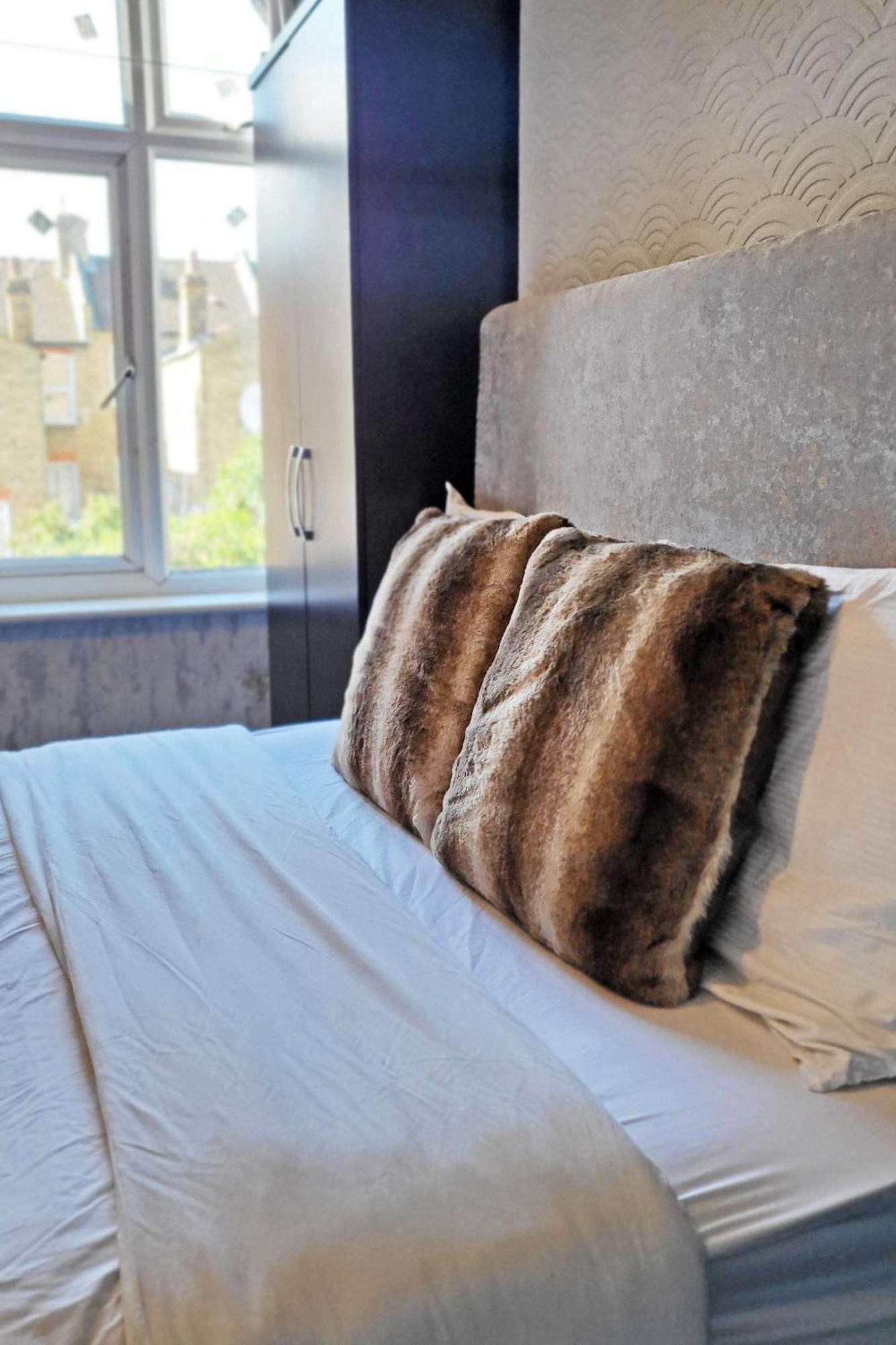 Spacious Room Londres Extérieur photo